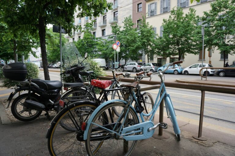 klimafreundlich mobil mit Fahrrad, Bahn oder Auto