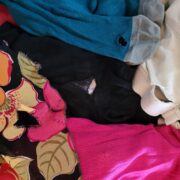 Kleidung reparieren: Loecher flicken